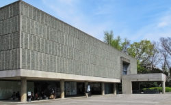 ル・コルビュジエ設計の上野「国立西洋美術館」