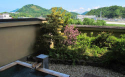 露天風呂付客室から富士山を眺望できる伊豆長岡の宿「彩峰」
