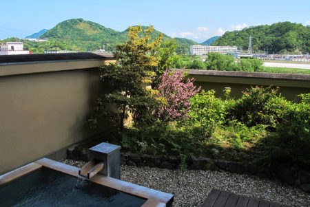 露天風呂付客室から富士山を眺望できる伊豆長岡の宿「彩峰」