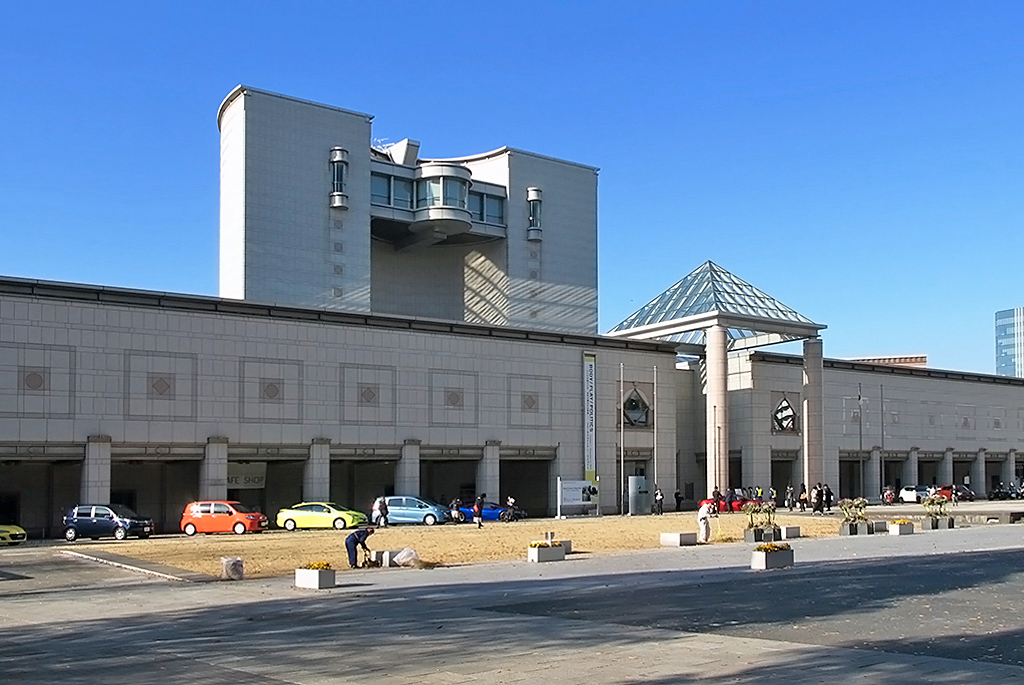 丹下健三設計の横浜を代表する美術館「横浜美術館」
