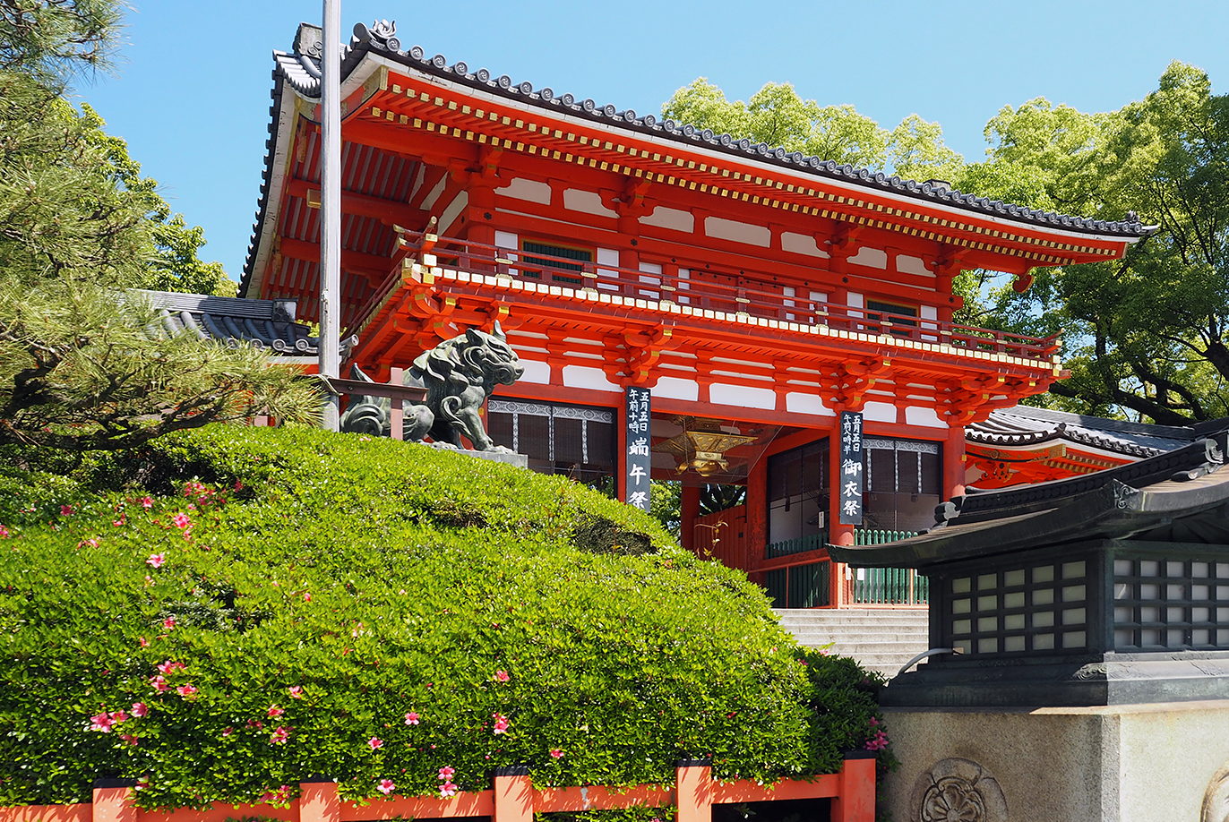 京都花街の祇園に鎮座し、安寧を願い続ける「八坂神社」