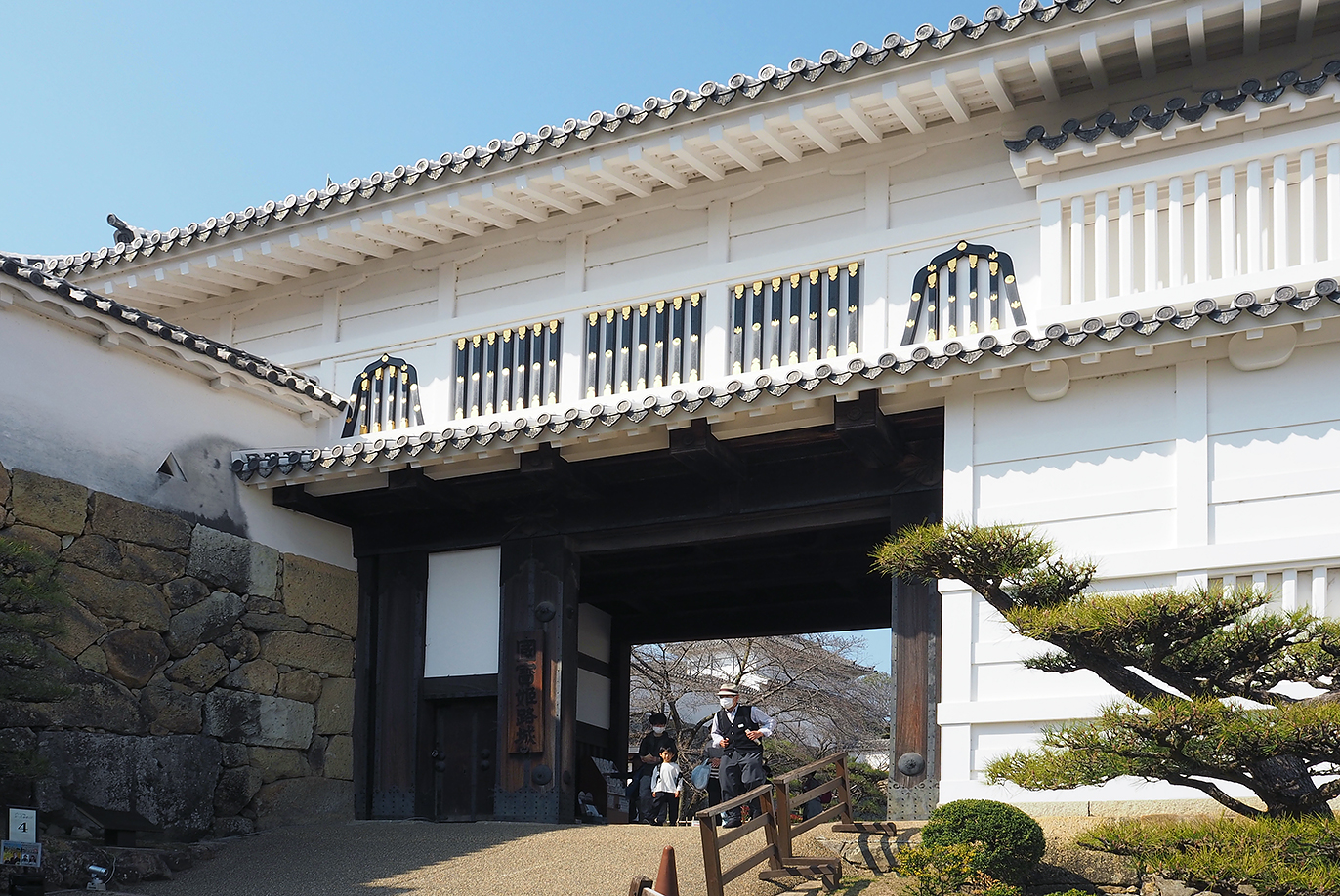 現存する最大の城門の菱の門