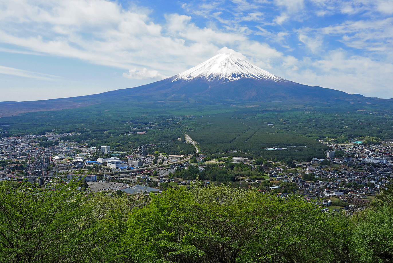 富士山の全景を望む
