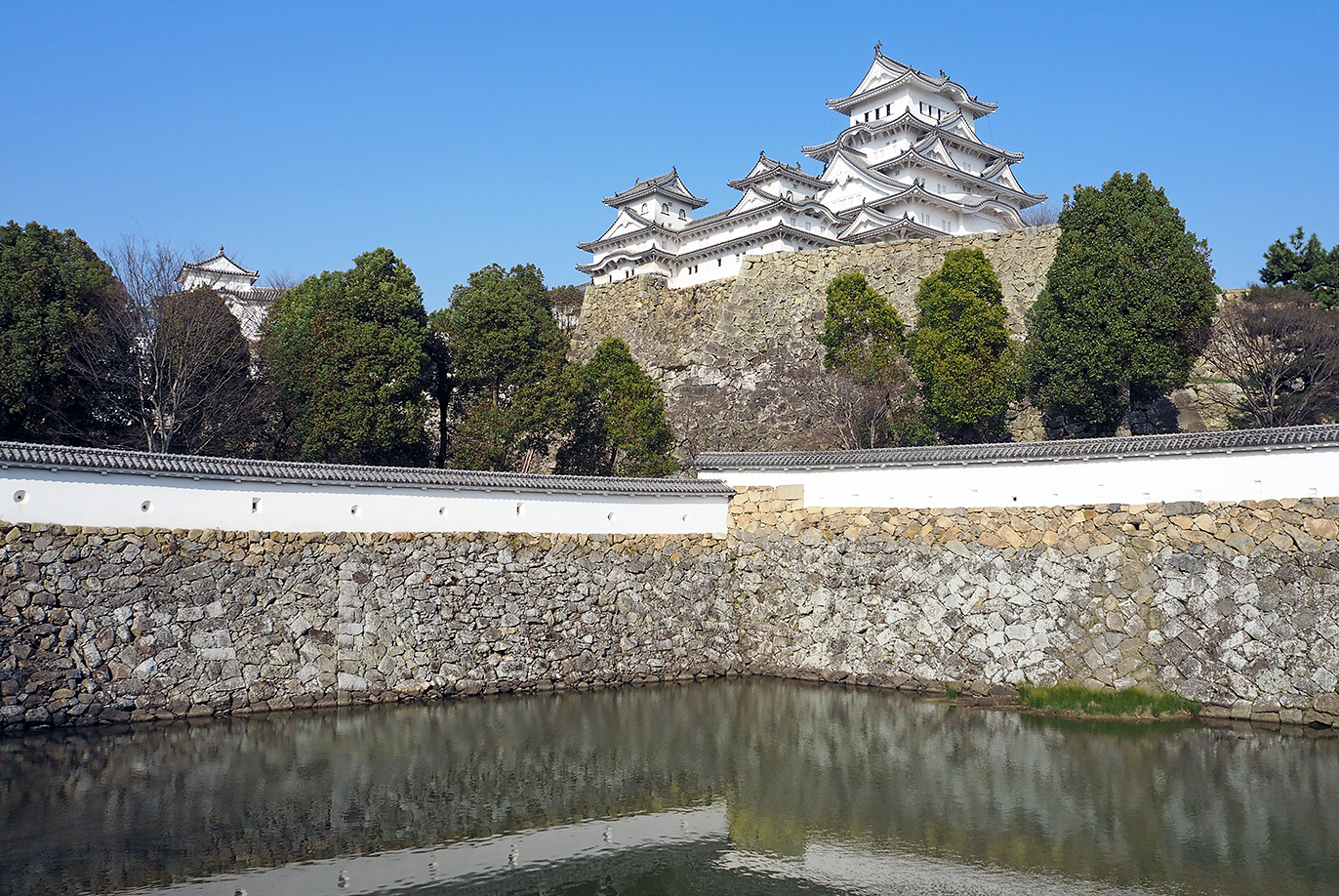城郭建築の最高傑作で白鷺のように美しい「姫路城」