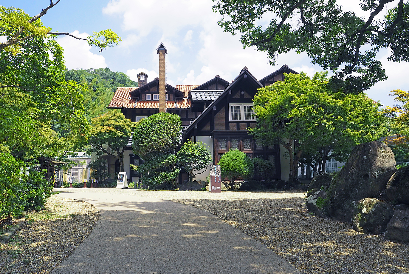 大正から昭和初期築の歴史的な本館